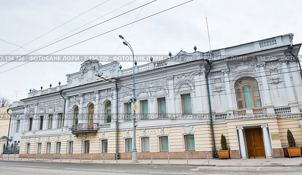 Улица Пречистенка, дом 20. Ранняя весна. Москва. Россия (2015 год). Стоковое фото, фотограф E. O. / Фотобанк Лори