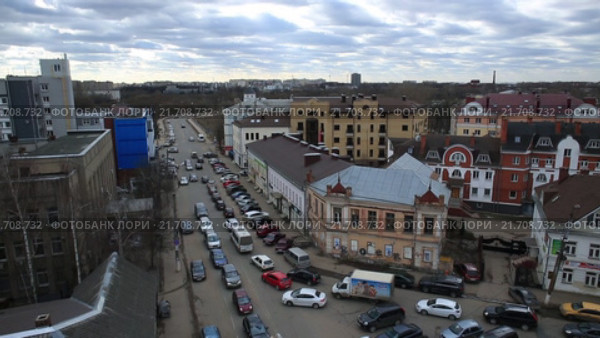Улица провинциального города. Съемки с коптера. MOV. Редакционное видео, видеограф Евгений Ковалев / Фотобанк Лори