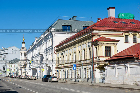 Улица Солянка. Весенний день. Москва. Редакционное фото, фотограф E. O. / Фотобанк Лори