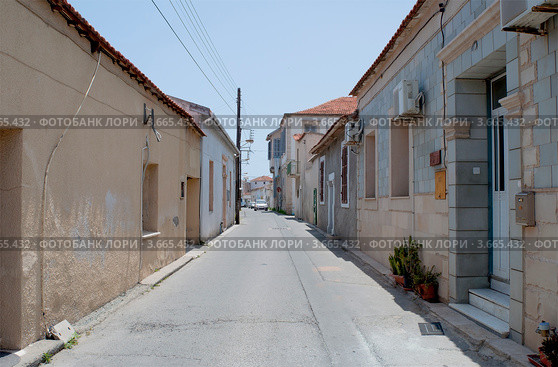 Улица в старой части Ларнаки. Кипр (2012 год). Стоковое фото, фотограф Виктор Карасев / Фотобанк Лори