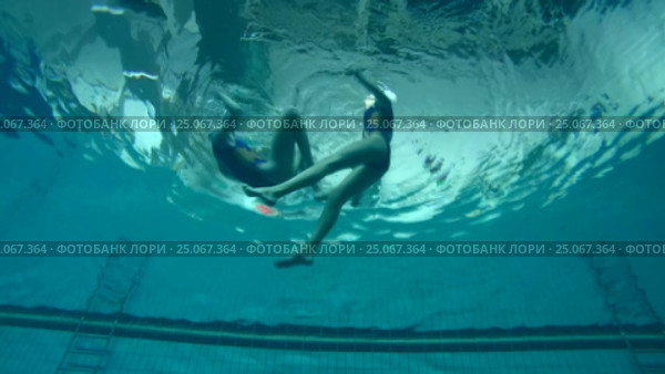 Underwater view of Synchronized Swimming. Стоковое видео, видеограф Некрасов Андрей / Фотобанк Лори