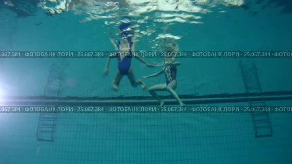 Underwater view of Synchronized Swimming. Стоковое видео, видеограф Некрасов Андрей / Фотобанк Лори