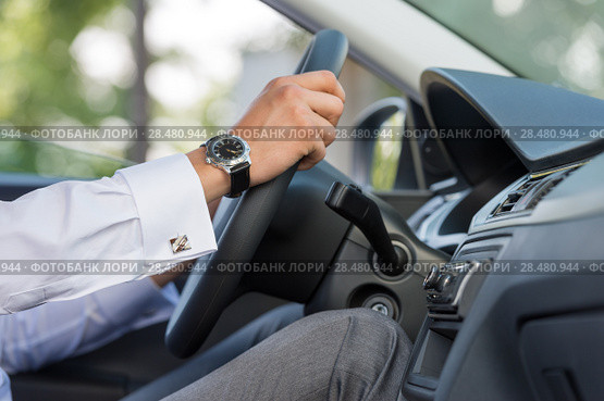 Unrecognizable man driving his car closeup. Стоковое фото, фотограф Kirill Kedrinskiy / Ingram Publishing / Фотобанк Лори