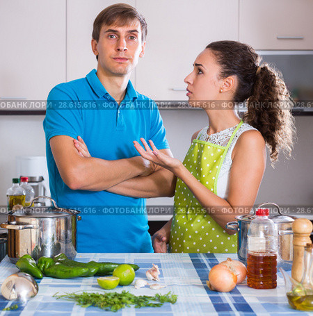 Upset man and frustrated woman at kitchen. Стоковое фото, фотограф Яков Филимонов / Фотобанк Лори