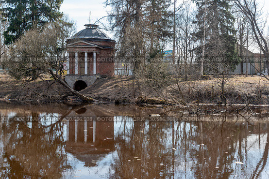 Усадьба Приютино. Молочный погреб. Всеволожск (2019 год). Редакционное фото, фотограф Александр Щепин / Фотобанк Лори