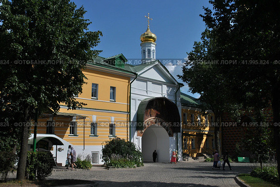 Успенские ворота (2-я пол. XVII в.)  Троице-Сергиевой лавры. Город Сергиев Посад. Московская область (2014 год). Стоковое фото, фотограф lana1501 / Фотобанк Лори