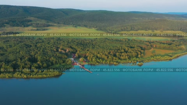 Южный Урал, Башкортостан, дом отдыха "Сапсан" на берегу Нугушского водохранилища. Вид с воздуха. Southern Urals, Bashkortostan, the Sapsan rest house on the shore of the Nugush reservoir. Aerial view. (2024 год). Редакционное видео, видеограф Евгений Романов / Фотобанк Лори
