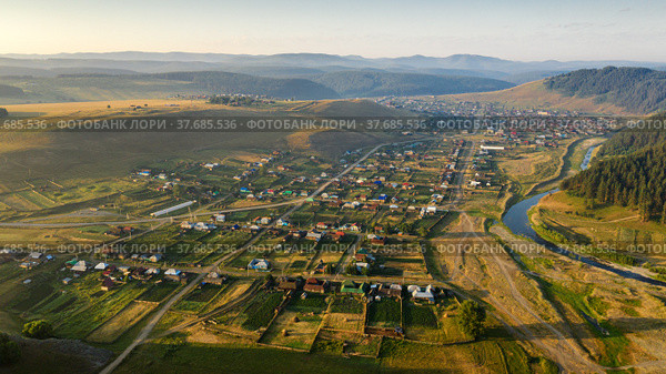 Южный Урал, Башкортостан, село Кага. Вид с воздуха. Southern Urals, Bashkortostan, Kaga village. Aerial view (2020 год). Стоковое фото, фотограф Евгений Романов / Фотобанк Лори