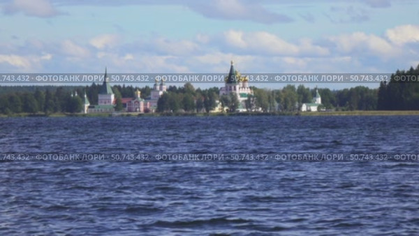Валдайский Иверский Богородицкий Святоозерский монастырь — православный мужской монастырь на Сельвицком острове Валдайского озера в Валдайском районе Новгородской области. Стоковое видео, видеограф Куликов Константин / Фотобанк Лори