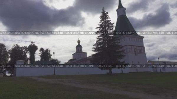 Валдайский Иверский Богородицкий Святоозерский монастырь — православный мужской монастырь на Сельвицком острове Валдайского озера в Валдайском районе Новгородской области. Стоковое видео, видеограф Куликов Константин / Фотобанк Лори
