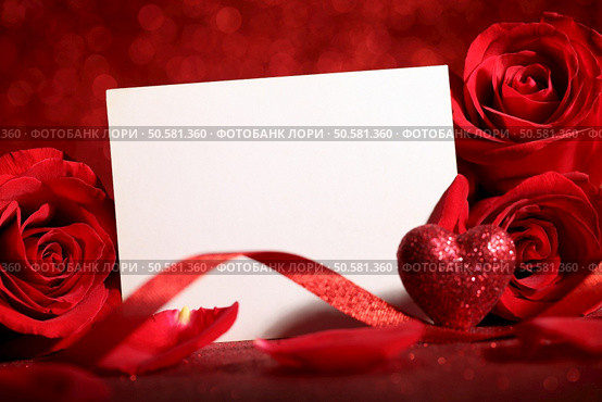 Valentine rose and blank card,Closeup. Стоковое фото, агентство Ingram Publishing / Фотобанк Лори