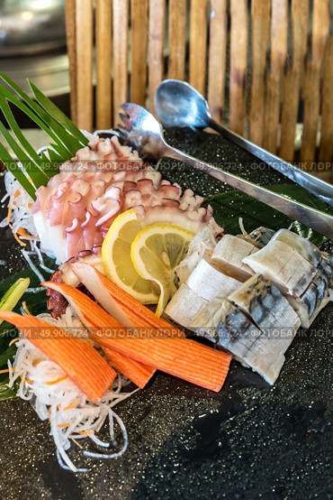 vareity sashimi set on plate. Стоковое фото, агентство Ingram Publishing / Фотобанк Лори