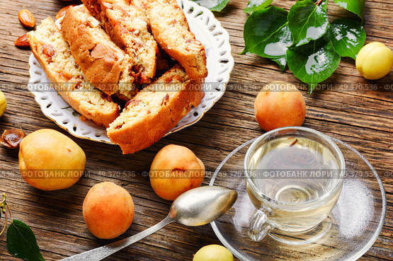 Variety of biscotti - cantucci, cantuccini, kind of biscuit, with the addition of almonds and dried fruits. Italian almond biscotti. Стоковое фото, агентство Ingram Publishing / Фотобанк Лори