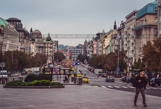 Вацлавская площадь, Прага, Чехия (2014 год). Редакционное фото, фотограф Оксана / Фотобанк Лори