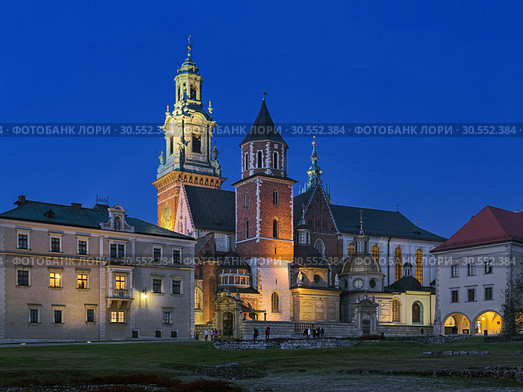 Вавельский собор в Кракове в сумерках, Польша (2016 год). Стоковое фото, фотограф Михаил Марковский / Фотобанк Лори