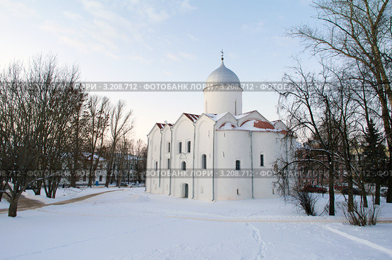 Великий Новгород. Ярославово дворище. Церковь Иоанна на Опоках (2012 год). Стоковое фото, фотограф Сергей Лаврентьев / Фотобанк Лори