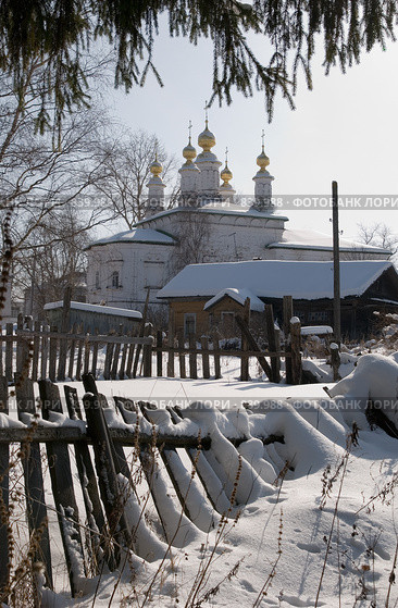 Великий Устюг. Деревенский пейзаж с церковью Жен-Мироносиц (2009 год). Стоковое фото, фотограф Румянцева Наталия / Фотобанк Лори