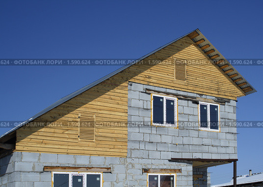 Верхняя часть дома, построенного из газозолоблоков (2010 год). Стоковое фото, фотограф Анатолий Матвейчук / Фотобанк Лори