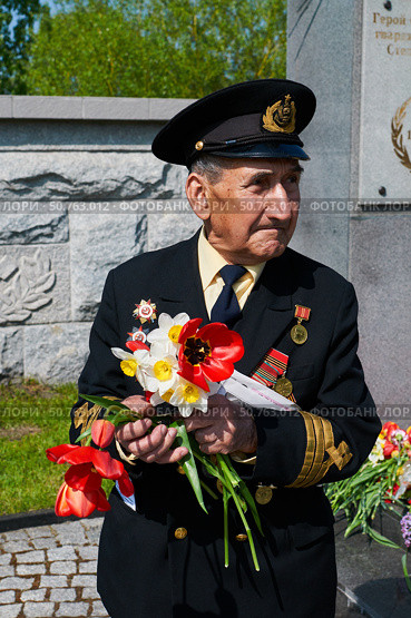Ветеран на День Победы, мемориал 1200 гвардейцам. Калининград (2011 год). Редакционное фото, фотограф Сергей Куров / Фотобанк Лори