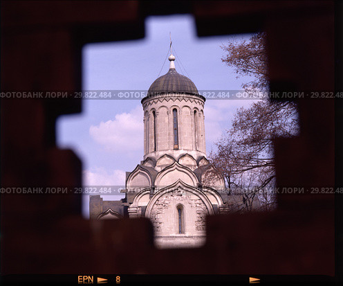Вид из бойницы на Спасский собор Спасо-Андронникова монастыря, Москва. 2006. Стоковое фото, фотограф Борис Кавашкин / Фотобанк Лори