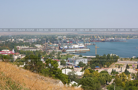 Вид на город Керчь с горы Митридат (2012 год). Редакционное фото, фотограф Олег Хархан / Фотобанк Лори