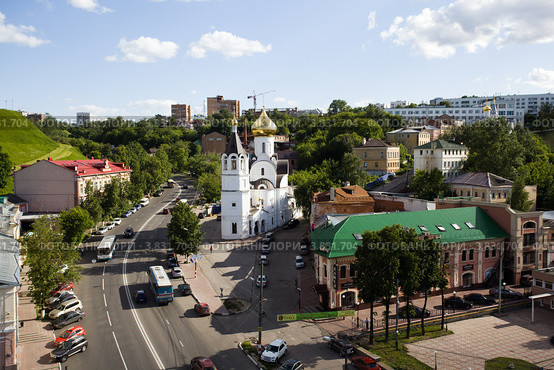 Вид на Казанскую церковь и Зеленский съезд у Скобы в Нижнем Новгороде (2012 год). Редакционное фото, фотограф Igor Lijashkov / Фотобанк Лори