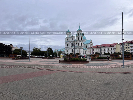 Вид на костел Франтишка Ксаверия,Советская площадь,Гродно (2023 год). Редакционное фото, фотограф Александра Новгородова / Фотобанк Лори
