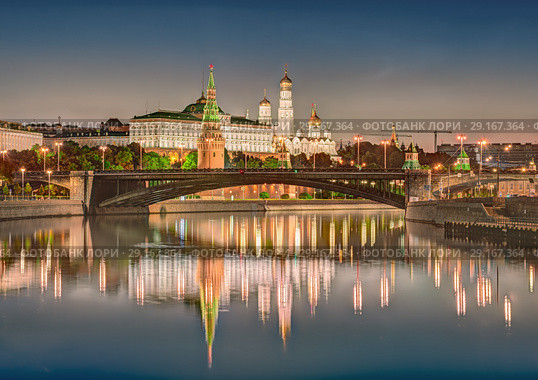 Вид на Московский Кремль на рассвете. Съемка 2018 года. Редакционное фото, фотограф Дмитрий Данилкин / Фотобанк Лори