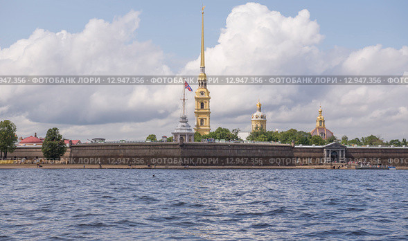 Вид на Петропавловскую крепость (2015 год). Редакционное фото, фотограф Александр Перепелицын / Фотобанк Лори