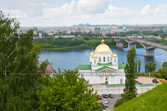 Вид на церковь Алексия, митрополита Московского. Благовещенский монастырь. Лето. Нижний Новгород. Россия (2017 год). Редакционное фото, фотограф E. O. / Фотобанк Лори