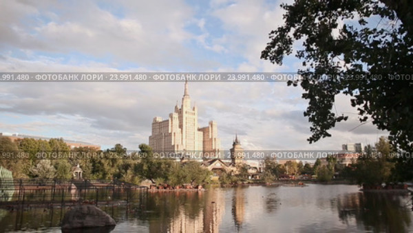Вид на здание на Кудринской площади, Москва (2016 год). Стоковое видео, видеограф Mikhail Davidovich / Фотобанк Лори