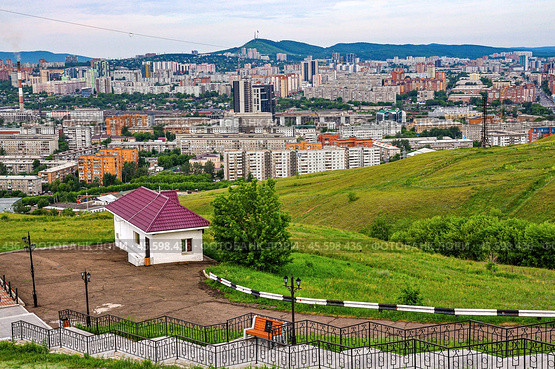Вид с Караульной горы на город Красноярск (2024 год). Стоковое фото, фотограф Александр Тараканов / Фотобанк Лори