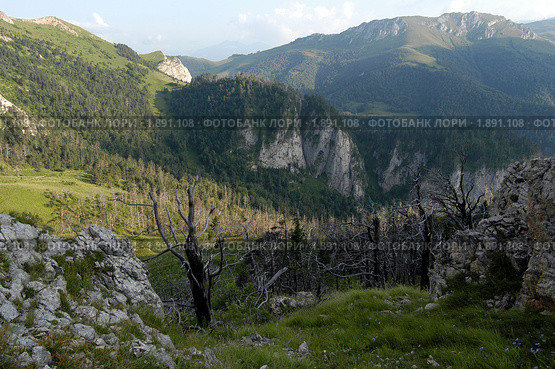 Вид с перевала Чертовы ворота, Краснодарский край. Стоковое фото, фотограф Оглоблин Андрей Николаевич / Фотобанк Лори