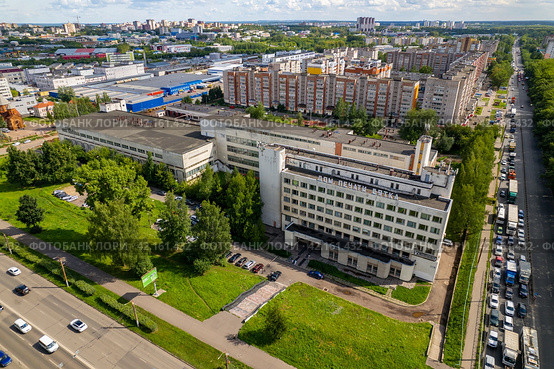Вид с высоты на Дом печати "Вятка" в городе Кирове (аэросъемка 2023 года) Редакционное фото, фотограф Владислав Самошкин / Фотобанк Лори