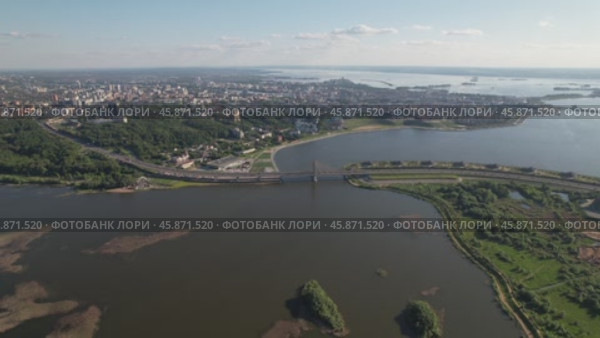 Вид с высоты на Казань и мост Миллениум (аэросъемка 2022 года) Стоковое видео, видеограф Владислав Самошкин / Фотобанк Лори