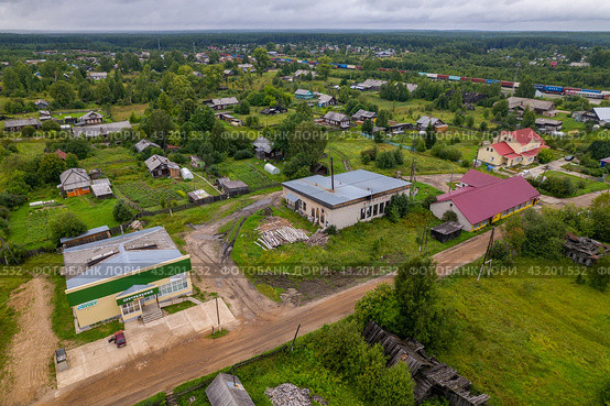 Вид с высоты на магазины в Пинюге (аэросъемка 2023 года) Стоковое фото, фотограф Владислав Самошкин / Фотобанк Лори