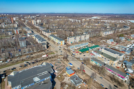 Вид с высоты на перекресток Лунчарского и проспекта Мира в Кирово-Чепецке (аэросъемка 2022 года) Редакционное фото, фотограф Владислав Самошкин / Фотобанк Лори