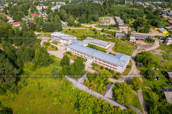 Вид с высоты на подосиновскую районную больницу (аэросъемка 2023 года) Стоковое фото, фотограф Владислав Самошкин / Фотобанк Лори