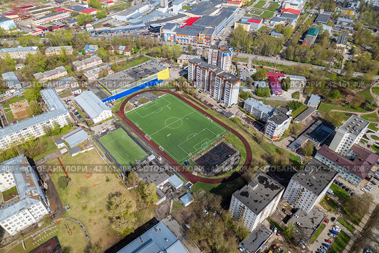 Вид с высоты на стадион "Иско" в городе Кирове (аэросъемка 2019 года) (2023 год). Редакционное фото, фотограф Владислав Самошкин / Фотобанк Лори