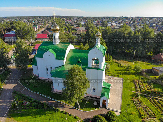 Вид с высоты на Троицкую церковь в Омутнинске (аэросъемка 2020 года) Стоковое фото, фотограф Владислав Самошкин / Фотобанк Лори