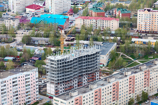 Вид сверху на город Мегион, Нижневартовский район (2015 год). Редакционное фото, фотограф Владимир Мельников / Фотобанк Лори
