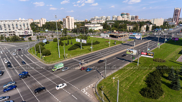 Вид сверху на Ленинский проспект. Площадь Конституции, Санкт-Петербург (2016 год). Редакционное фото, фотограф Кекяляйнен Андрей / Фотобанк Лори