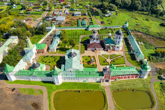 Вид сверху на Николо-Пешношский монастырь летним днем (2019 год). Стоковое фото, фотограф Pukhov K / Фотобанк Лори