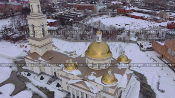 Вид сверху на собор Спаса Преображения и Невьянскую падающую башню. Невьянск. Свердловская область. Россия. Стоковое видео, видеограф Евгений Ткачёв / Фотобанк Лори