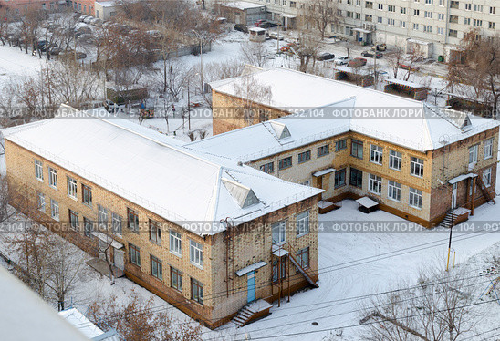 Вид сверху на здание детского сада (2012 год). Стоковое фото, фотограф Юлия Батурина / Фотобанк Лори