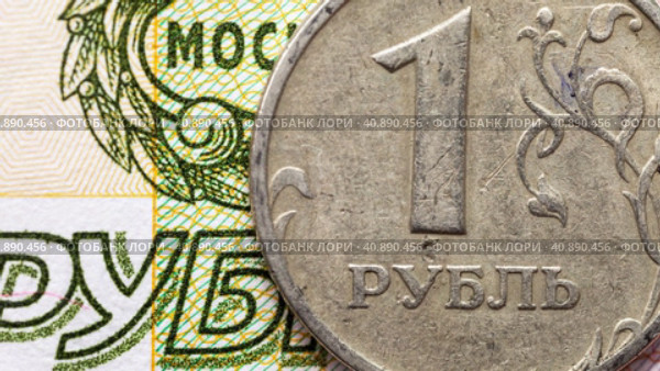 Video of Russian one ruble coins on background of paper banknote. Concept of money, finance, currency exchange rate, money transactions, trade. Top view, flat lay, close-up, macro. Стоковое видео, видеограф Виктория Катьянова / Фотобанк Лори