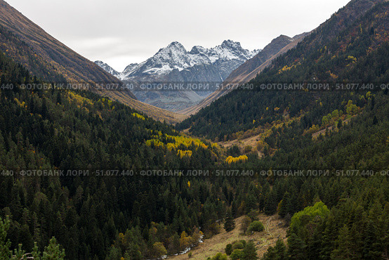 View of Caucasus mountains in autumn. Стоковое фото, фотограф Юлия Белоусова / Фотобанк Лори