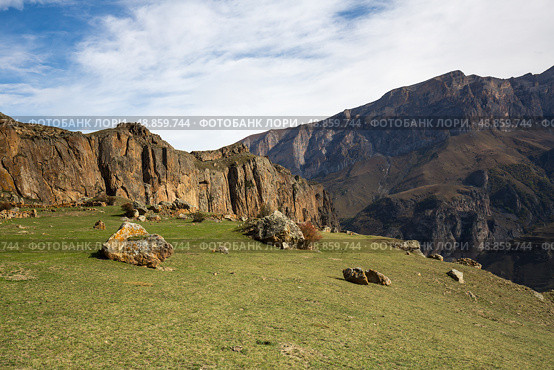 View of Cherek gorge in the Caucasus mountains. Стоковое фото, фотограф Юлия Белоусова / Фотобанк Лори