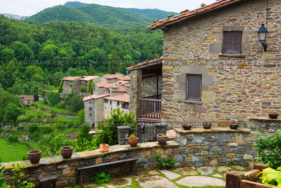 View of old european village. Rupit i Pruit. Стоковое фото, фотограф Яков Филимонов / Фотобанк Лори