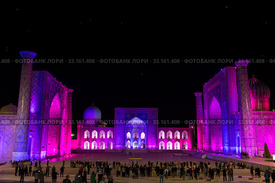 View of Registan square in Samarkand with Ulugbek madrassas, Sherdor madrassas and Tillya-Kari madrassas at night during the color show. Uzbekistan (2019 год). Редакционное фото, фотограф Наталья Волкова / Фотобанк Лори